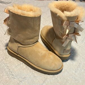 UGG Boots with bows women’s 8 like new